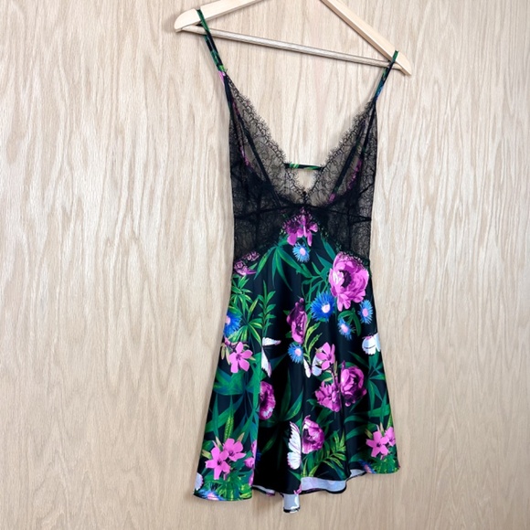 Victoria’s Secret Lace Plunge Slip 
 Lingerie - Picture 7 of 12